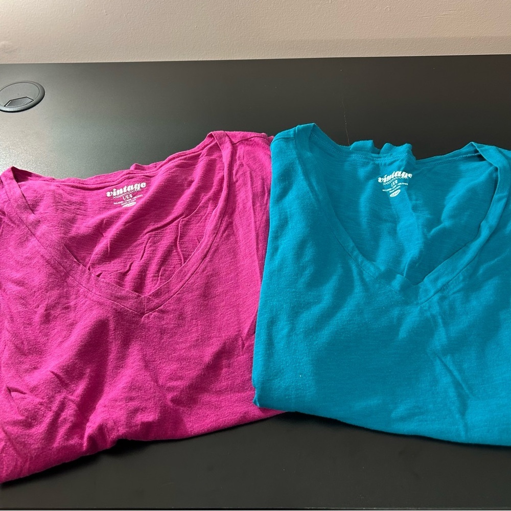 Old Navy Fuchsia and Turquoise V-Neck Tees. Women's Lot Of 2. Size Large